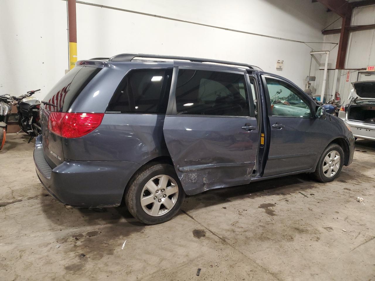 Image 3 of 2008 TOYOTA SIENNA XLE 2008 with VIN 5TDZK22C08S151045