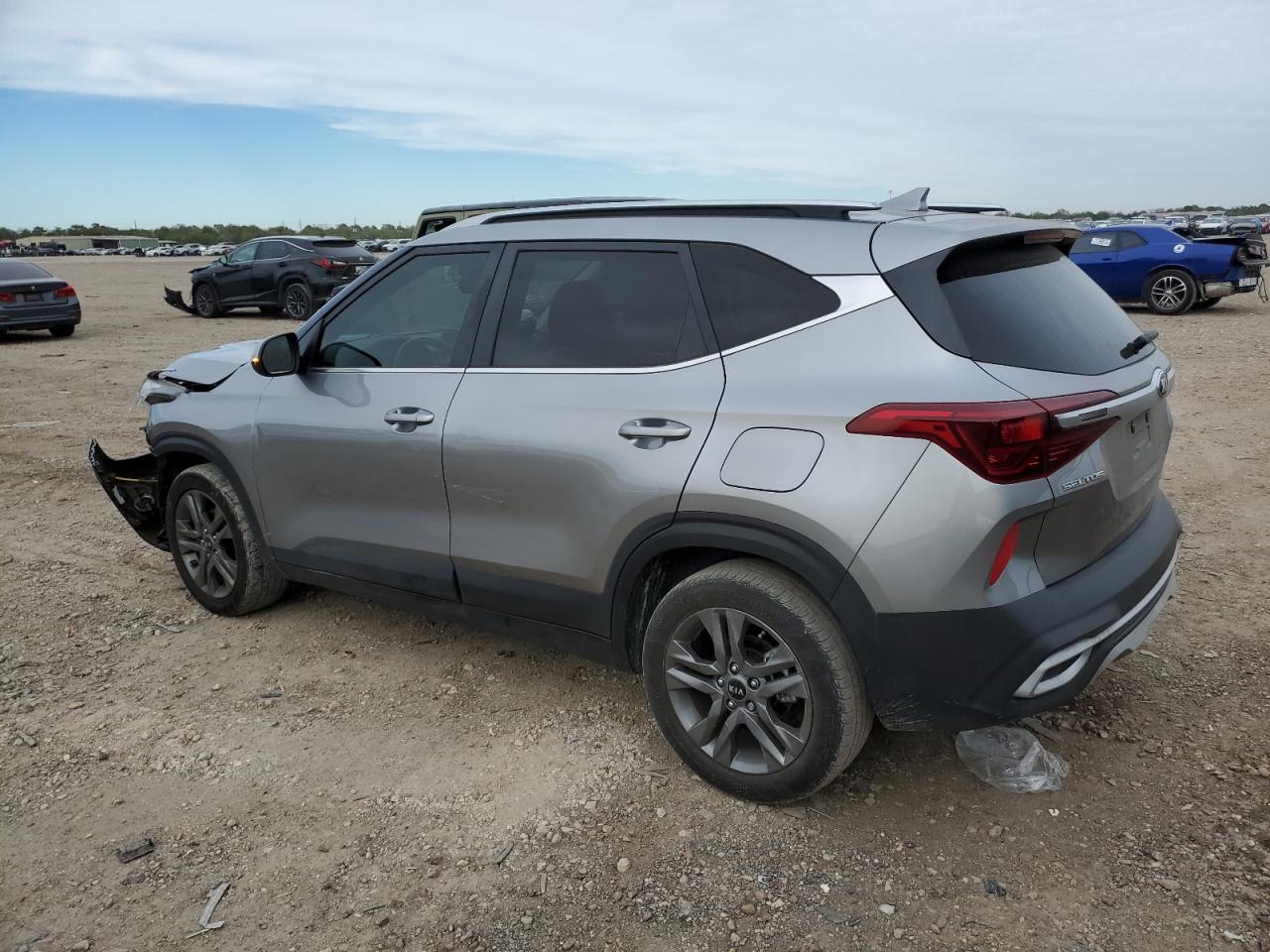 Image 2 of 2021 KIA SELTOS S 2021 with VIN KNDEU2AA0M7052206