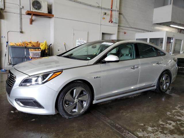 Image 1 of 2016 HYUNDAI SONATA HYBRID 2016 with VIN KMHE34L17GA025941