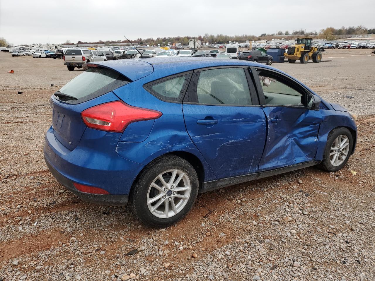 Image 3 of 2018 FORD FOCUS SE 2018 with VIN 1FADP3K21JL324450
