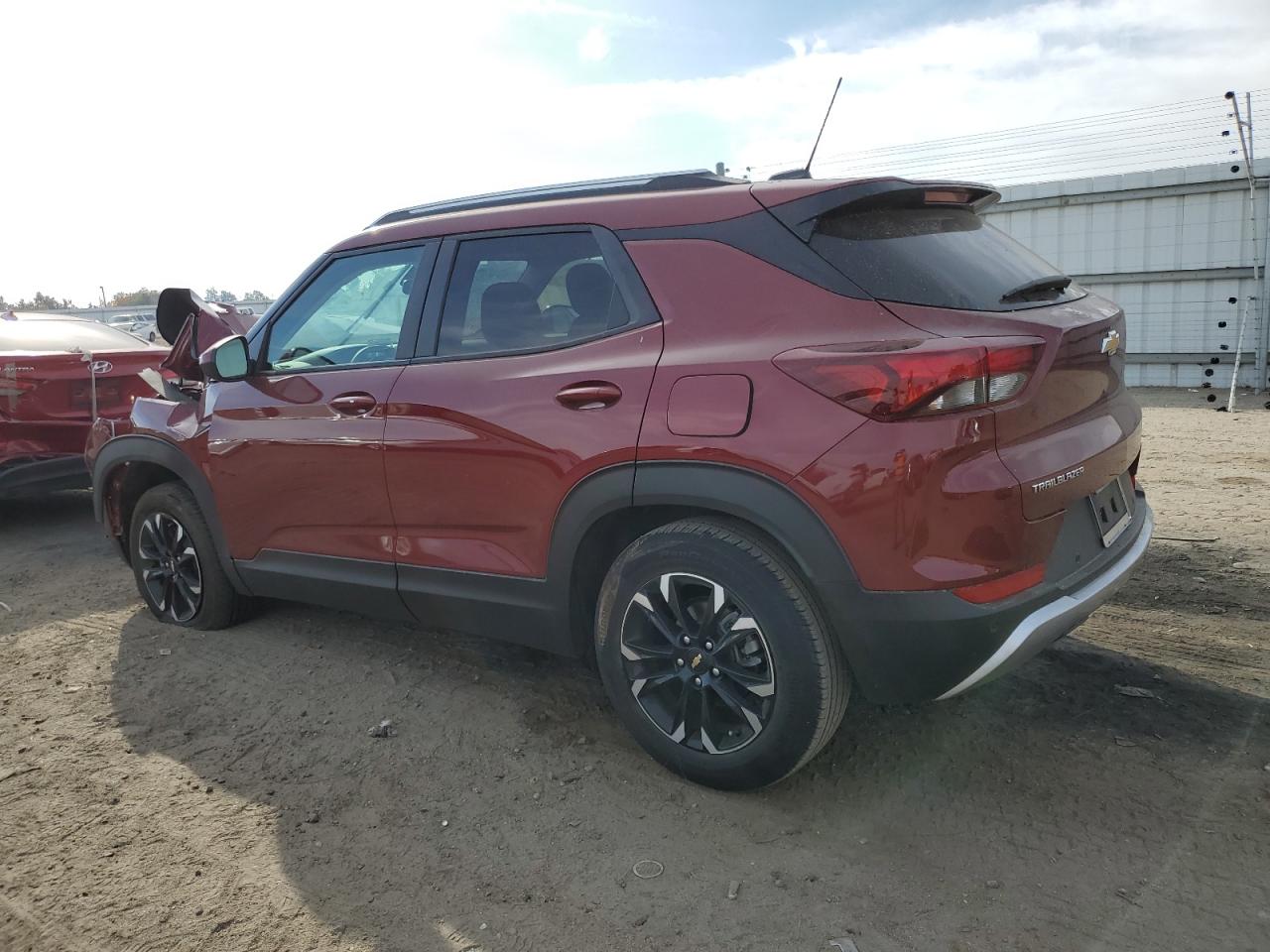Image 2 of 2023 CHEVROLET TRAILBLAZER LT 2023 with VIN KL79MPSL4PB041884
