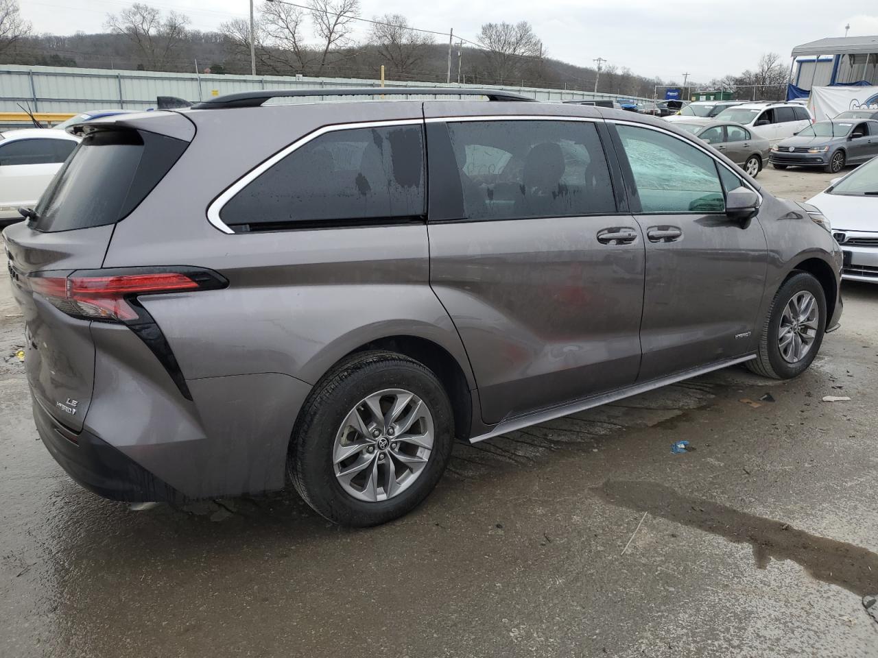 Image 3 of 2021 TOYOTA SIENNA LE 2021 with VIN 5TDKRKEC9MS061301