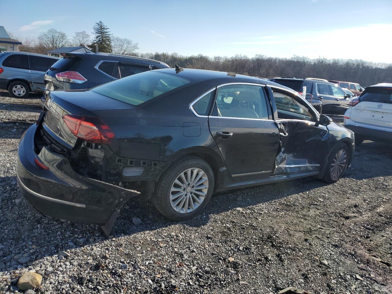Изображение 3 2017 VOLKSWAGEN PASSAT SE 2017 с VIN 1VWBT7A38HC011241