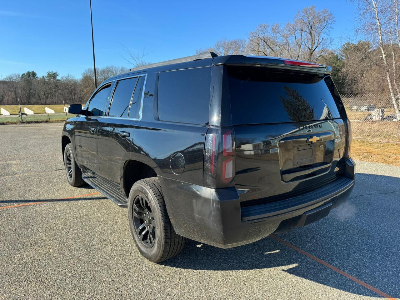 Image 3 of 2015 CHEVROLET TAHOE K1500 LT 2015 with VIN 1GNSKBKC7FR146509