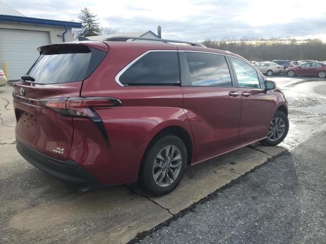 Image 3 of 2022 TOYOTA SIENNA XLE 2022 with VIN 5TDYRKEC2NS115954