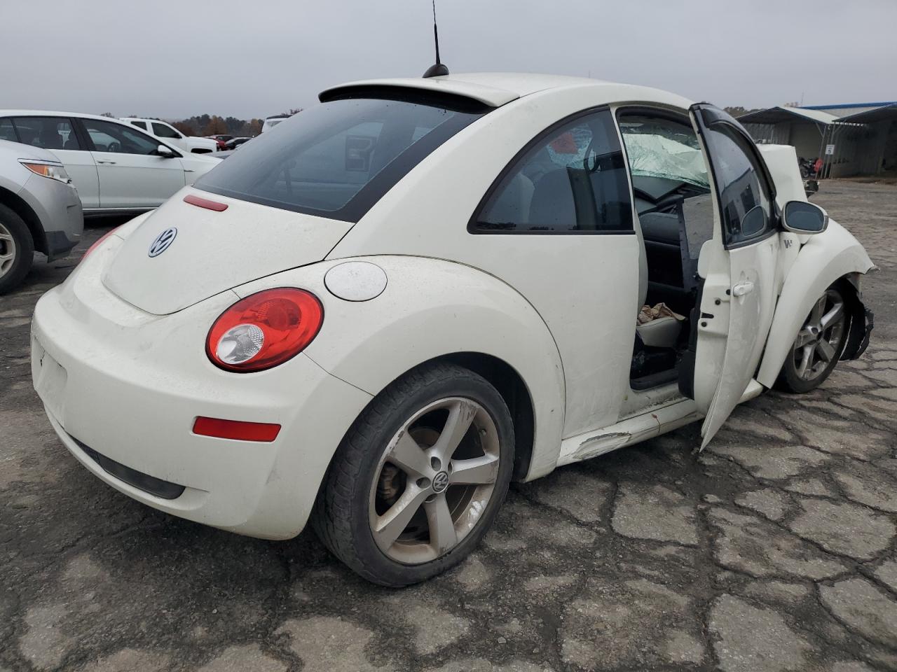 Obraz 3 z 2008 VOLKSWAGEN NEW BEETLE TRIPLE WHITE 2008 z VIN 3VWFW31C18M519793