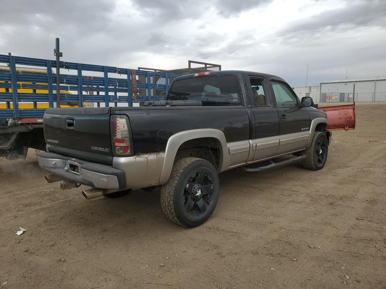 Image 3 of 1999 CHEVROLET SILVERADO K2500 1999 with VIN 1GCGK29U8XE211342