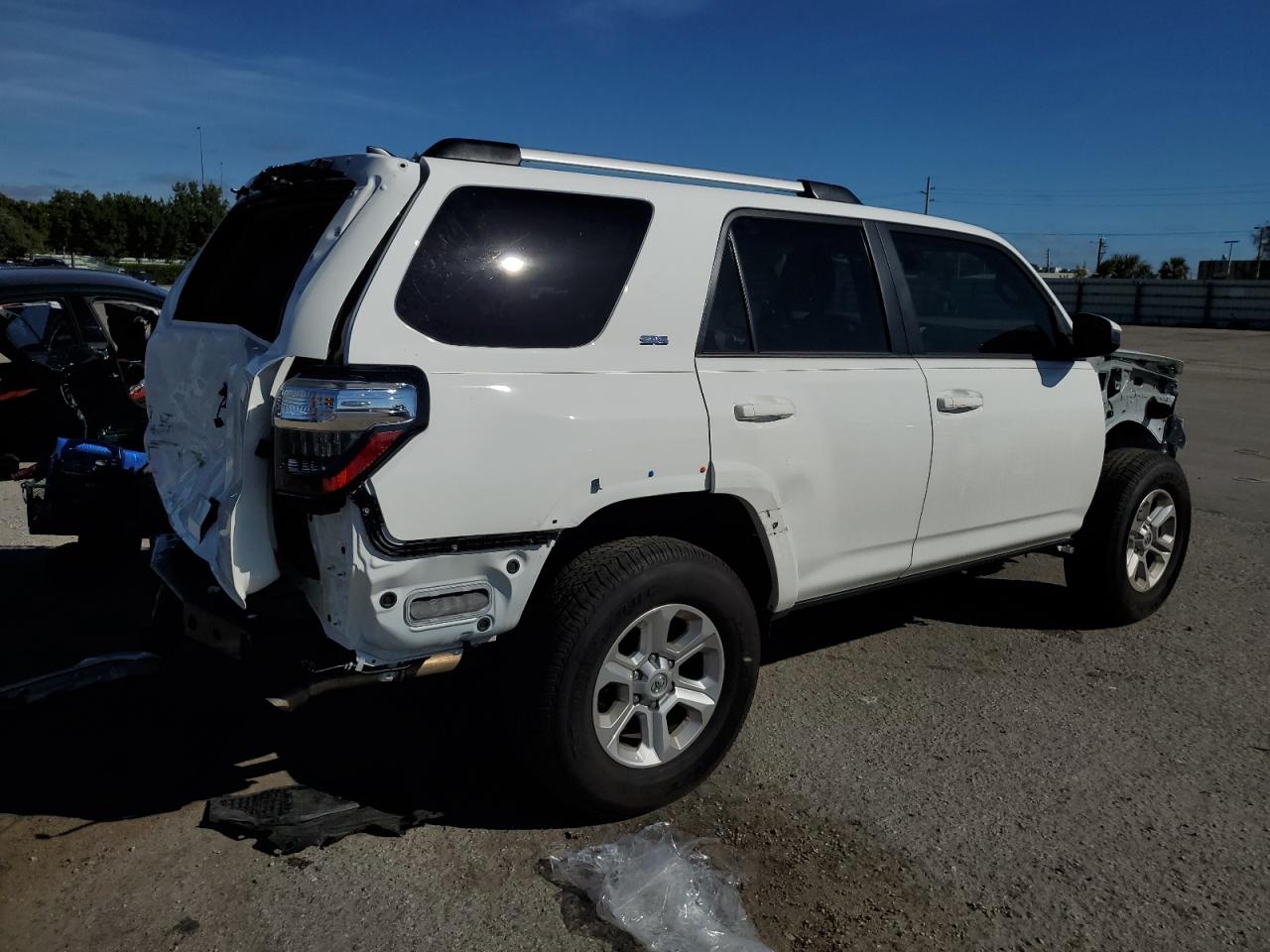 Image 3 of 2023 TOYOTA 4RUNNER SR5 2023 with VIN JTEEU5JR5P5286957