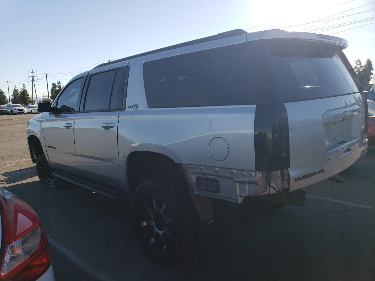 Image 2 of 2017 GMC YUKON XL K1500 SLT 2017 with VIN 1GKS2GKCXHR109855