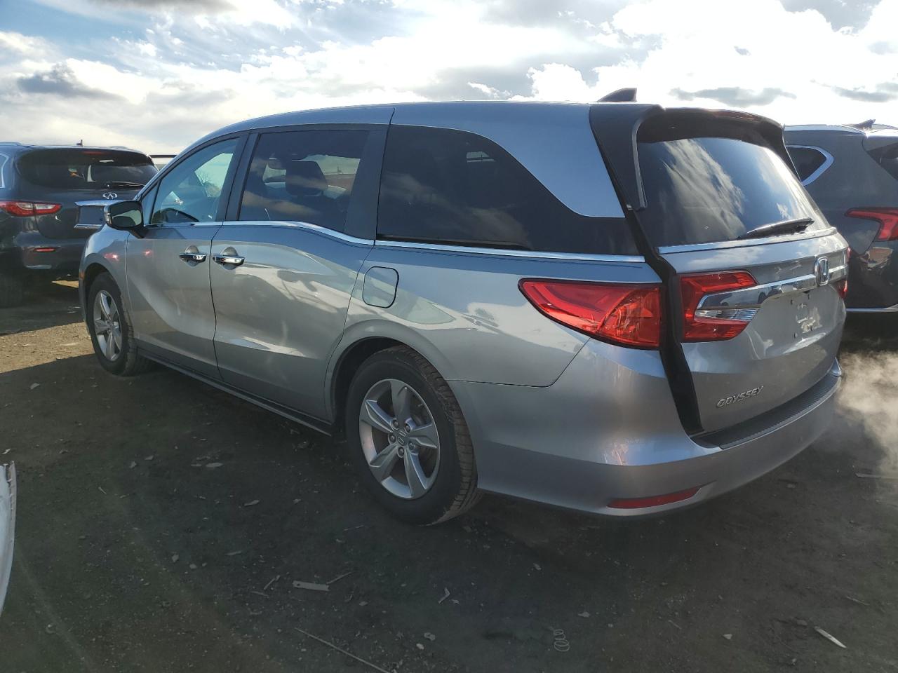 Image 2 of 2018 HONDA ODYSSEY EXL 2018 with VIN 5FNRL6H72JB002628