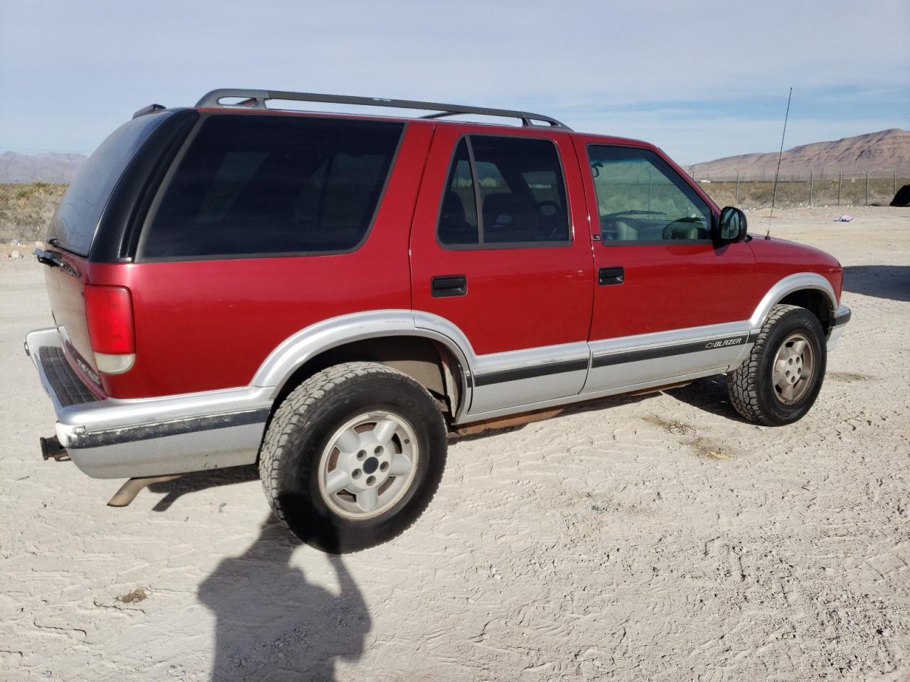 Image 3 of 1997 CHEVROLET BLAZER  1997 with VIN 1GNDT13W2V2233265