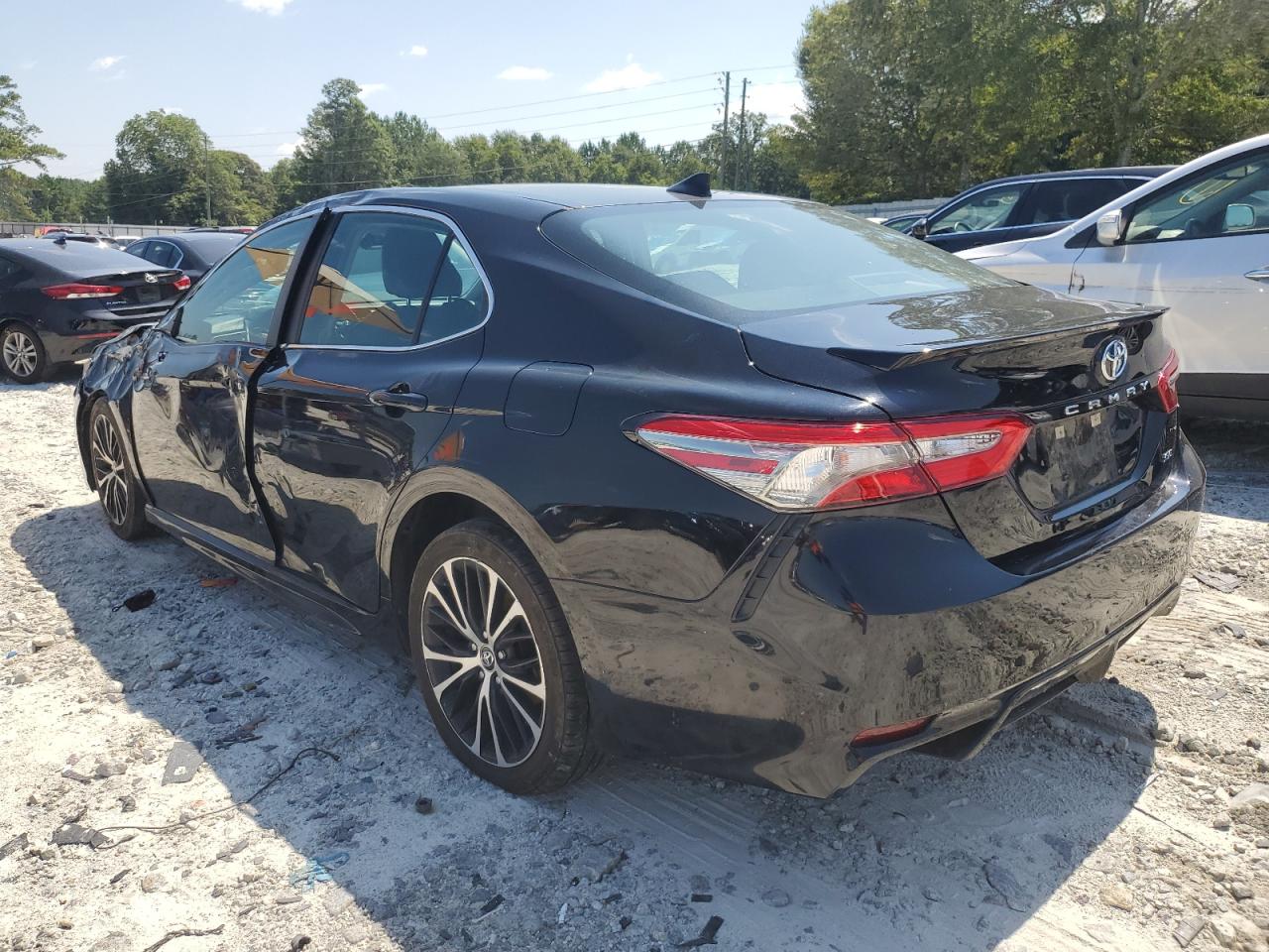 Изображение 2 Toyota Camry L 2019 с VIN 4T1B11HKXKU729552