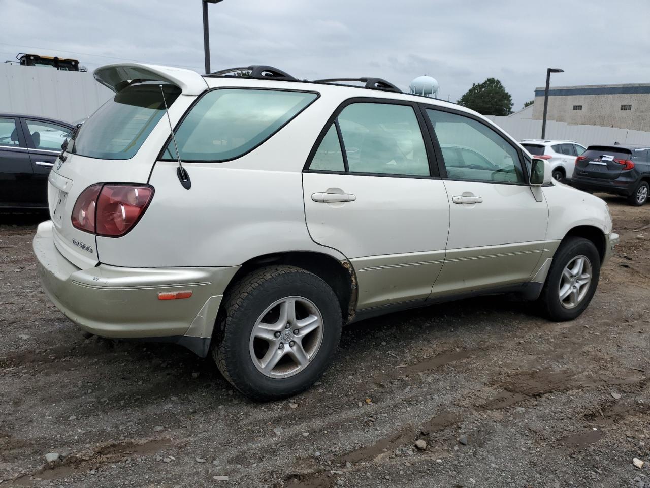 Image 3 of 2000 LEXUS RX 300 2000 with VIN JT6HF10U3Y0115527