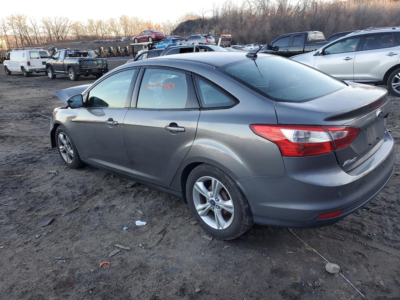 Image 2 of 2014 FORD FOCUS SE 2014 with VIN 1FADP3F2XEL338413