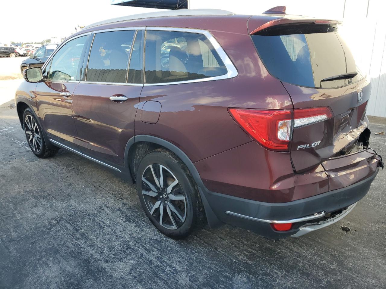 Image 2 of 2021 HONDA PILOT TOURING 2021 with VIN 5FNYF5H63MB017857
