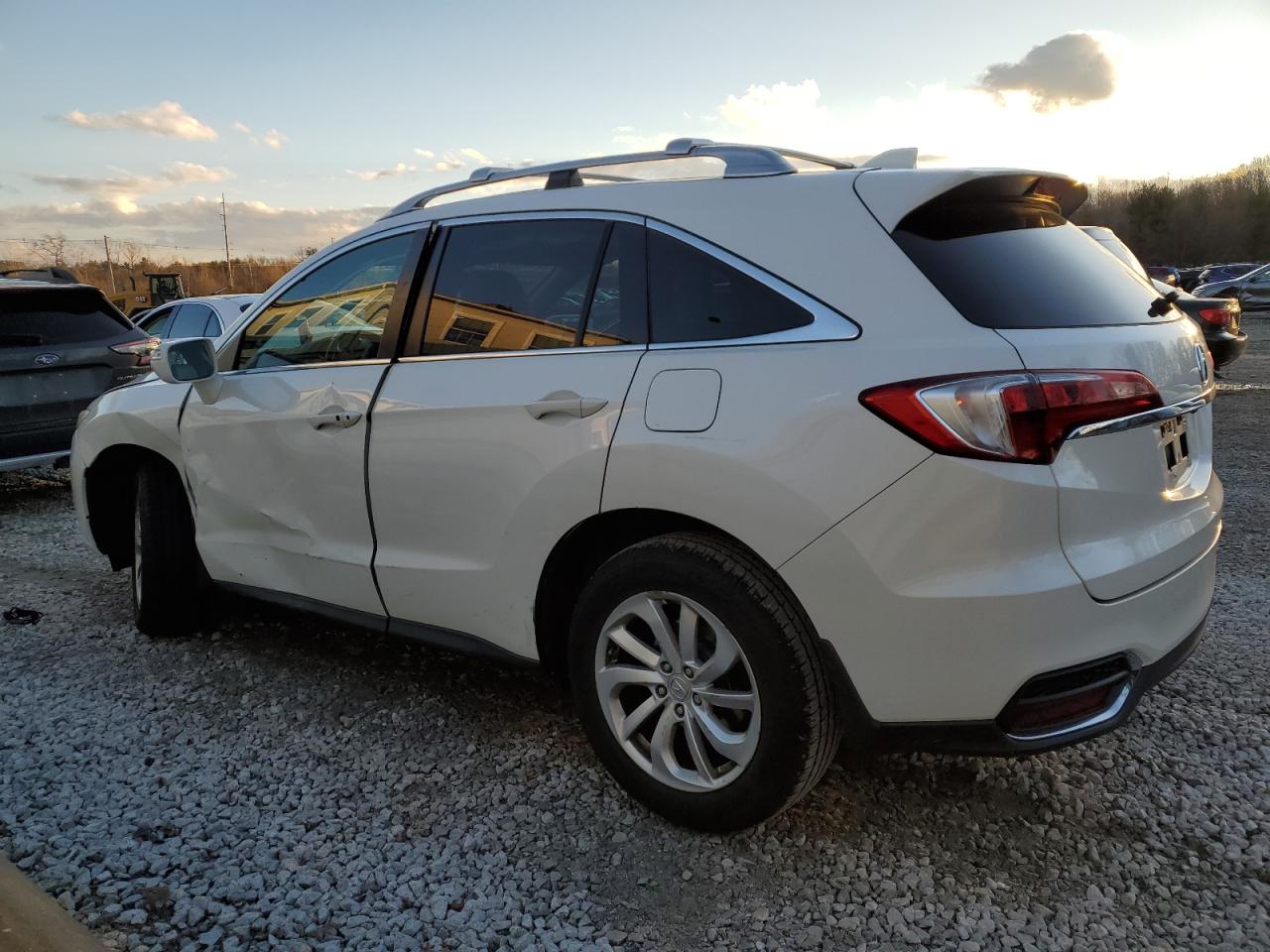 Obraz 2 z 2016 ACURA RDX TECHNOLOGY 2016 z VIN 5J8TB4H53GL010644