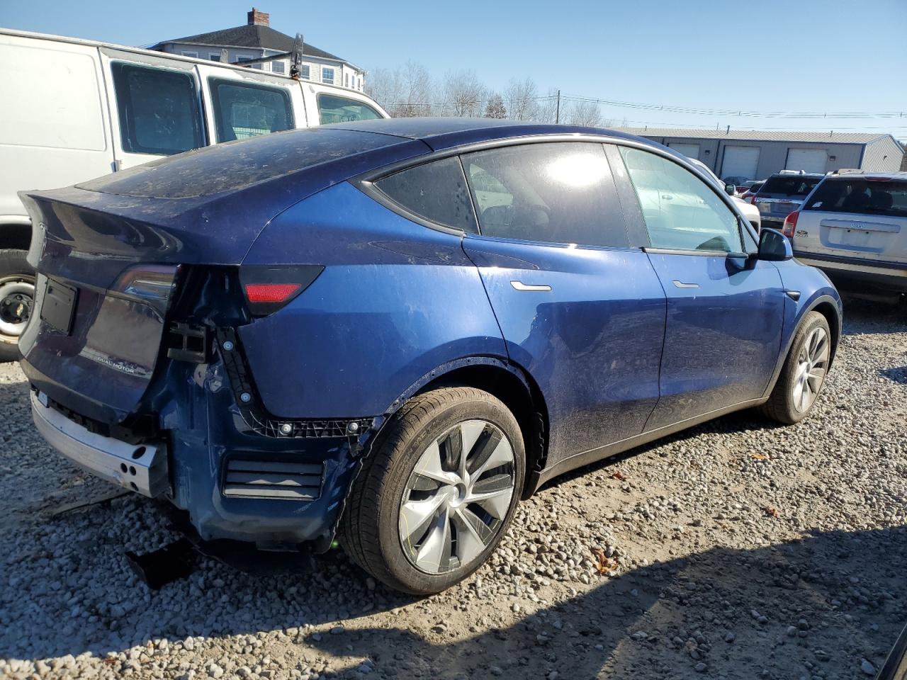 Изображение 3 2023 TESLA MODEL Y  2023 с VIN 7SAYGAEE8PF799811