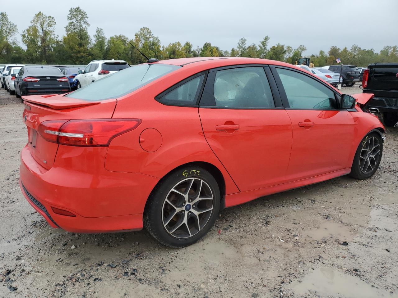 Image 3 of 2016 FORD FOCUS SE 2016 with VIN 1FADP3F27GL246324