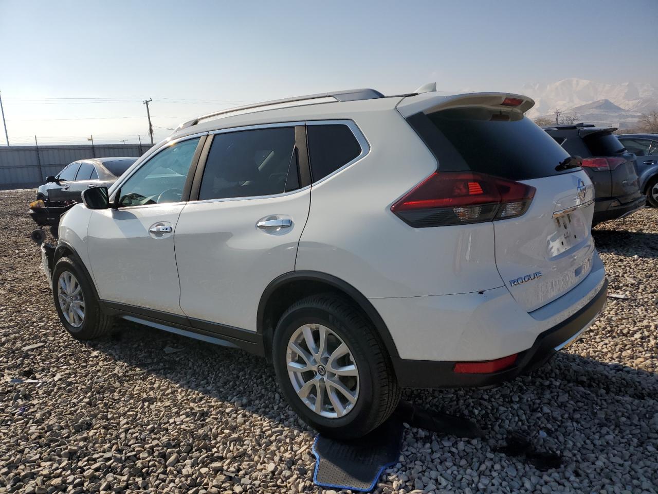 Obraz 2 z 2018 NISSAN ROGUE S 2018 z VIN 5N1AT2MV1JC788067
