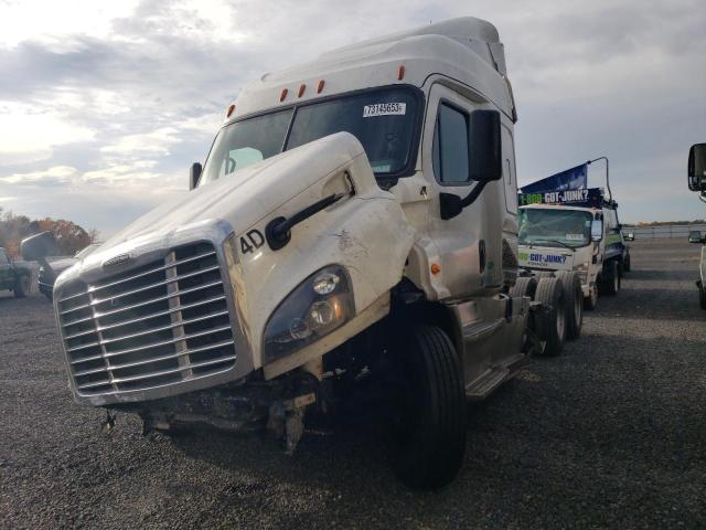 Image 2 of 2015 FREIGHTLINER CASCADIA 113  2015 with VIN 3AKJGHDV5FSGF8324