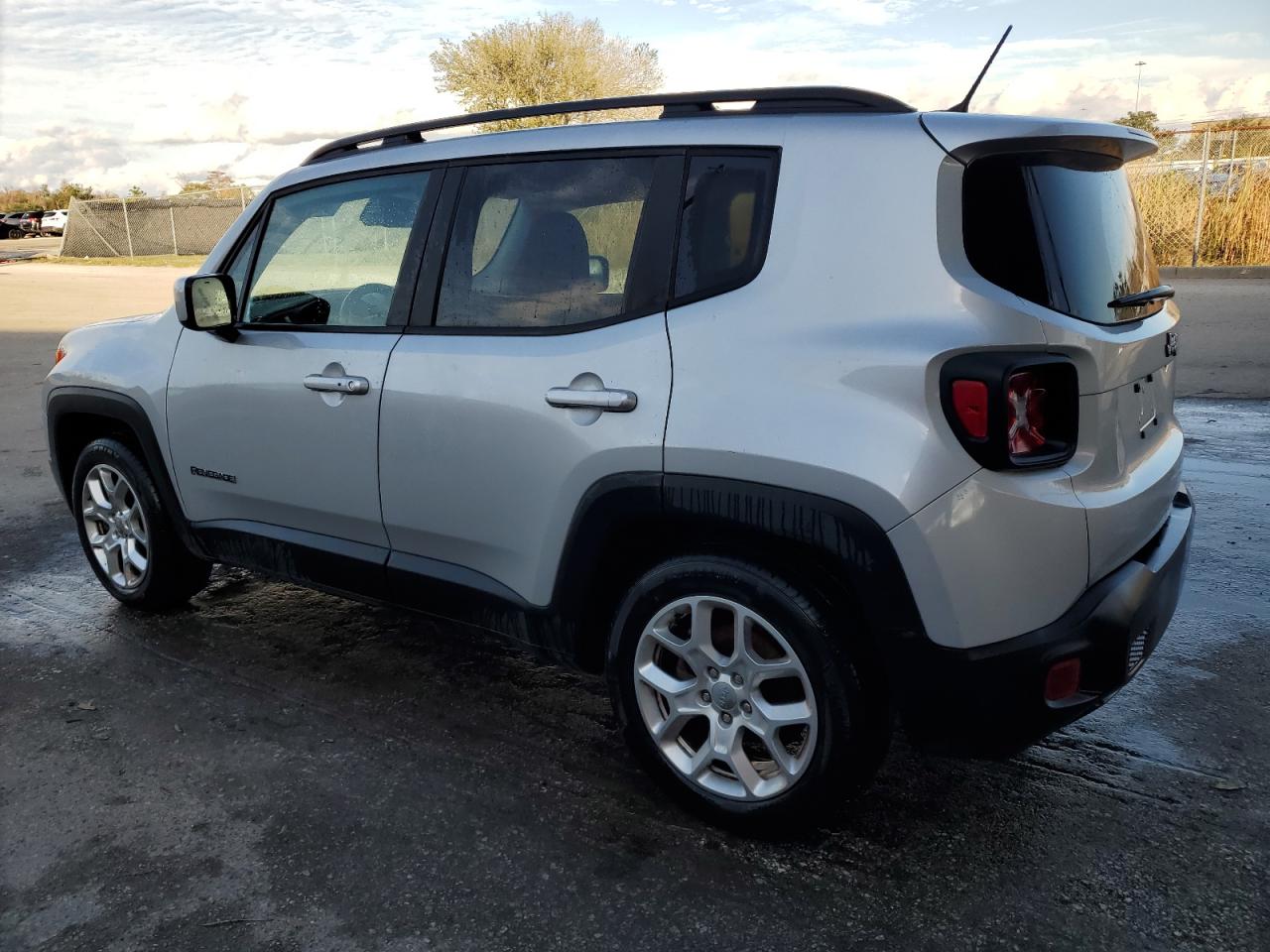 Obraz 2 z 2016 JEEP RENEGADE LATITUDE 2016 z VIN ZACCJABT3GPE14918