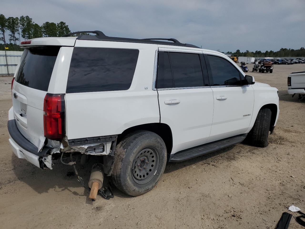 Image 3 of 2016 CHEVROLET TAHOE C1500 LT 2016 with VIN 1GNSCBKC2GR330545
