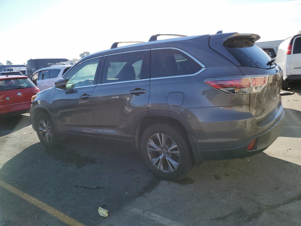 Image 2 of 2015 TOYOTA HIGHLANDER XLE 2015 with VIN 5TDJKRFH5FS136212