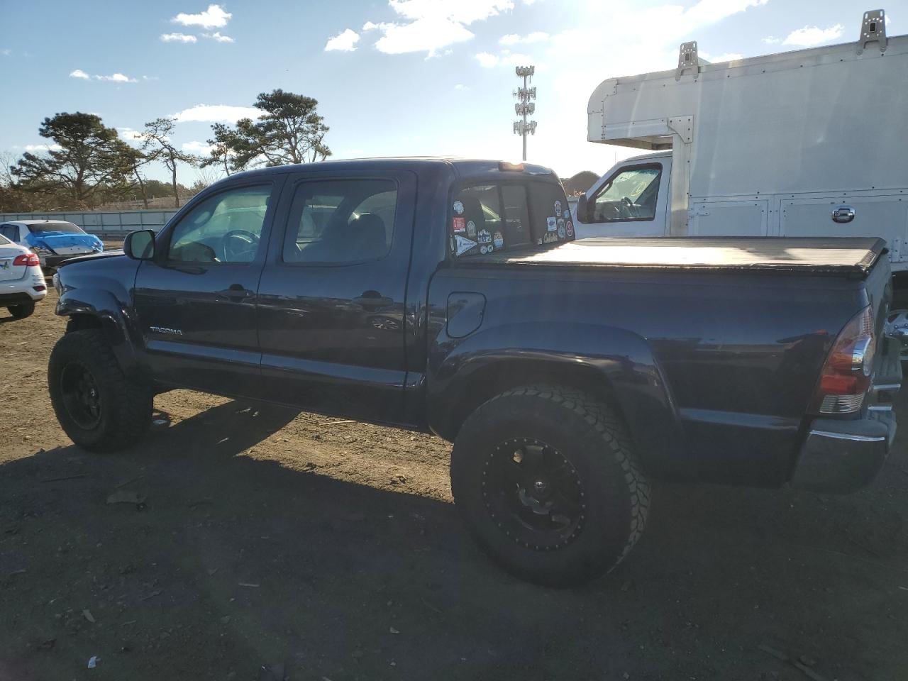Image 2 of 2013 TOYOTA TACOMA DOUBLE CAB 2013 with VIN 3TMLU4EN6DM110891
