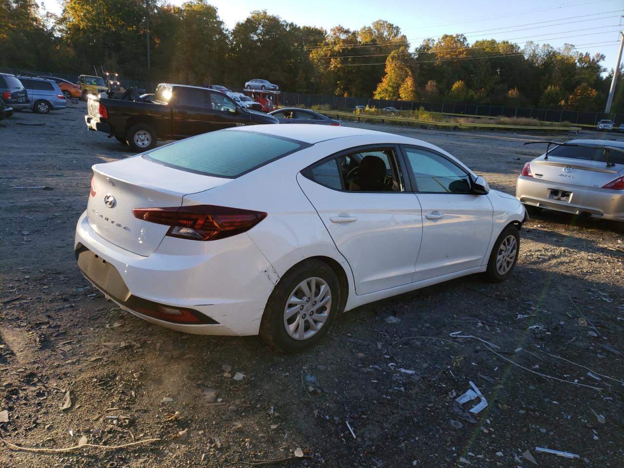 Изображение 3 2019 HYUNDAI ELANTRA SE 2019 с VIN 5NPD74LFXKH463502