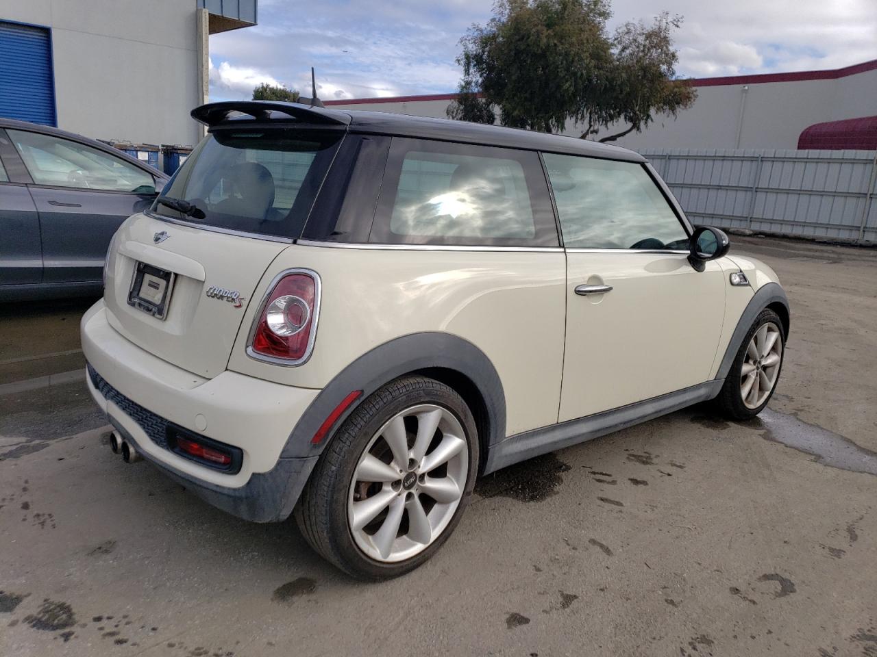 Image 3 of 2011 MINI COOPER S 2011 with VIN WMWSV3C52BTY21652