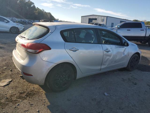 Obraz 3 z 2017 KIA FORTE LX 2017 z VIN KNAFK5A87H5681467
