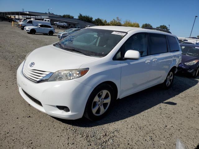 Obraz 1 z 2015 TOYOTA SIENNA LE 2015 z VIN 5TDKK3DC6FS530925