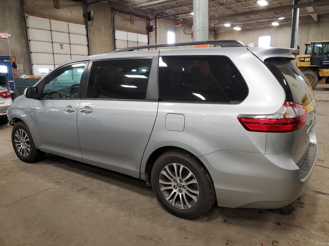 Image 2 of 2020 TOYOTA SIENNA XLE 2020 with VIN 5TDYZ3DC7LS034579