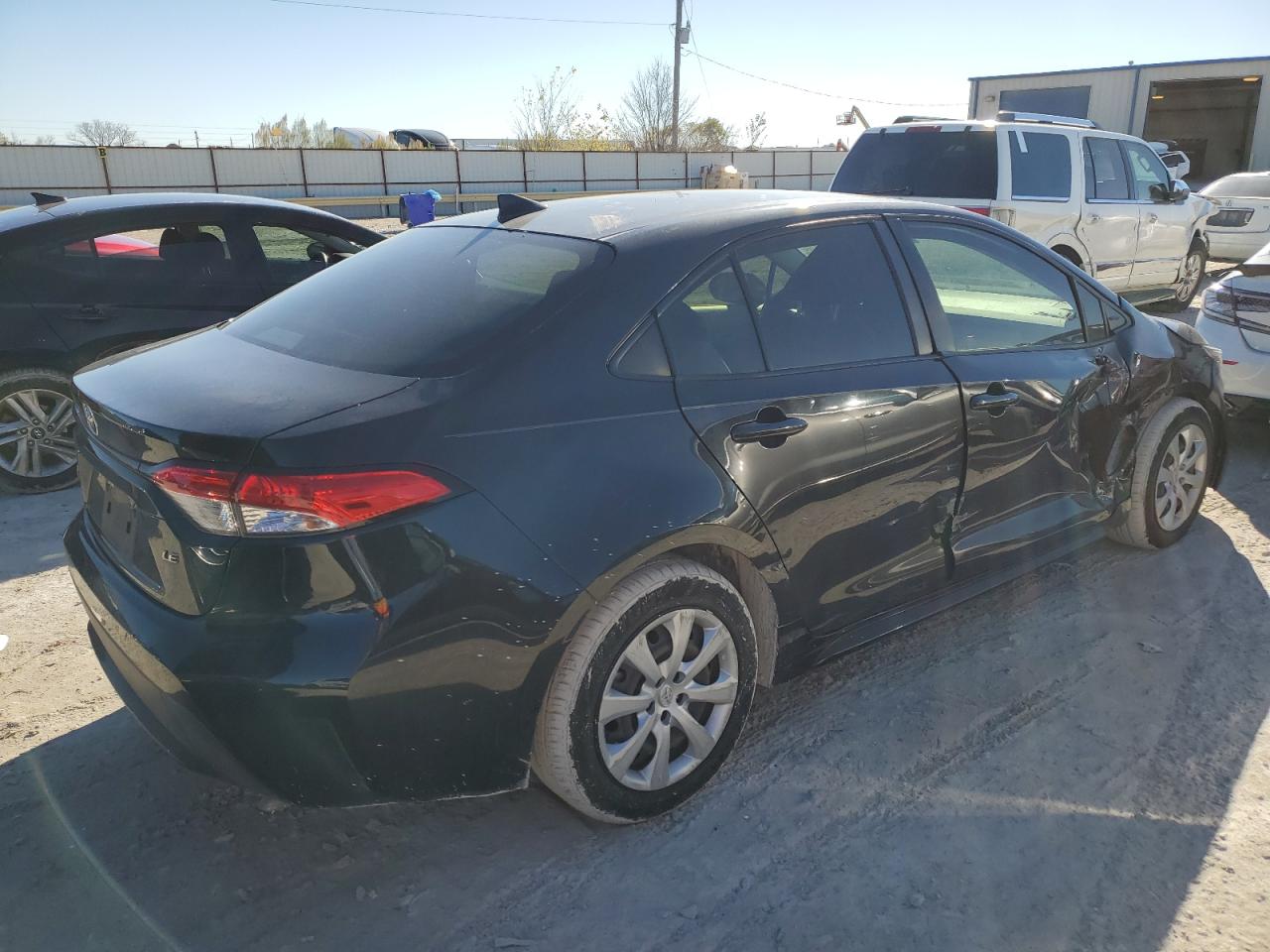 Obraz 3 z 2020 TOYOTA COROLLA LE 2020 z VIN JTDEPRAE2LJ003738