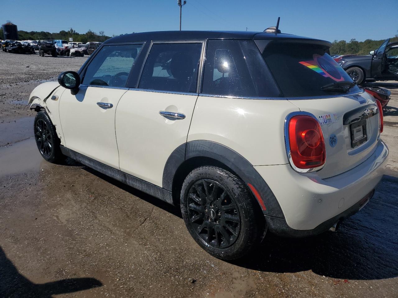 Изображение 2 2017 MINI COOPER  2017 с VIN WMWXU1C51H2E18633