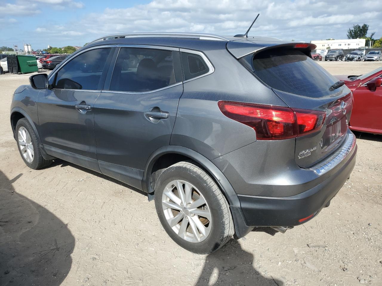 Obraz 2 z 2018 NISSAN ROGUE SPORT S 2018 z VIN JN1BJ1CP9JW101334