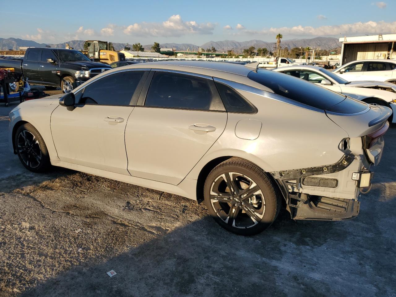 Изображение 2 2023 KIA K5 GT LINE 2023 с VIN 5XXG64J26PG178699