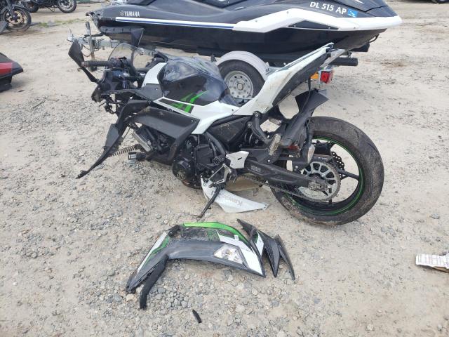 Obraz 3 z Kawasaki Ex650 N 2022 z VIN ML5EXEN13NDA75224