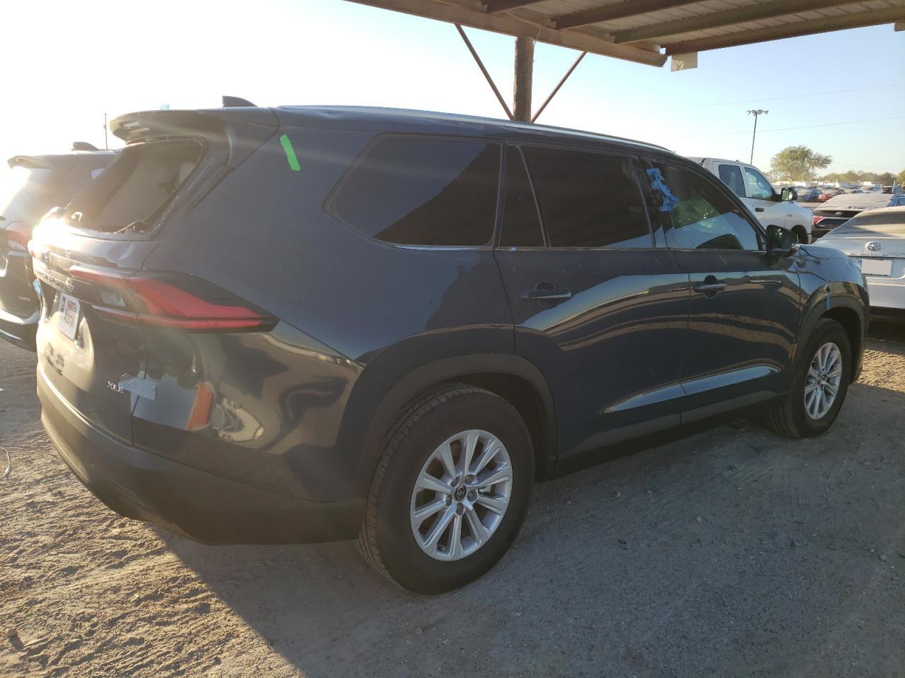 Изображение 3 2024 TOYOTA GRAND HIGHLANDER XLE 2024 с VIN 5TDAAAB55RS010341