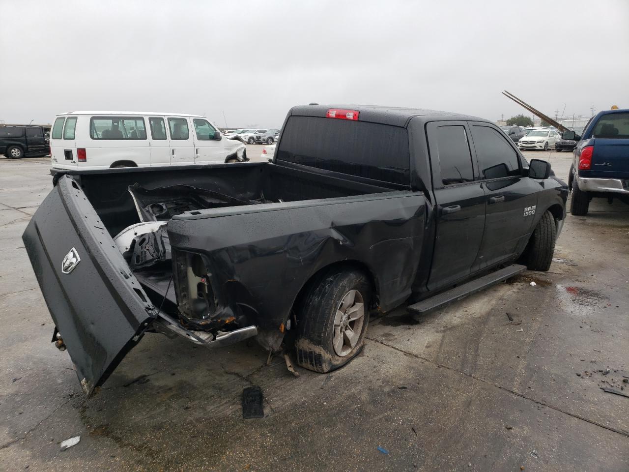 Image 3 of 2018 RAM 1500 ST 2018 with VIN 1C6RR6FG9JS256428