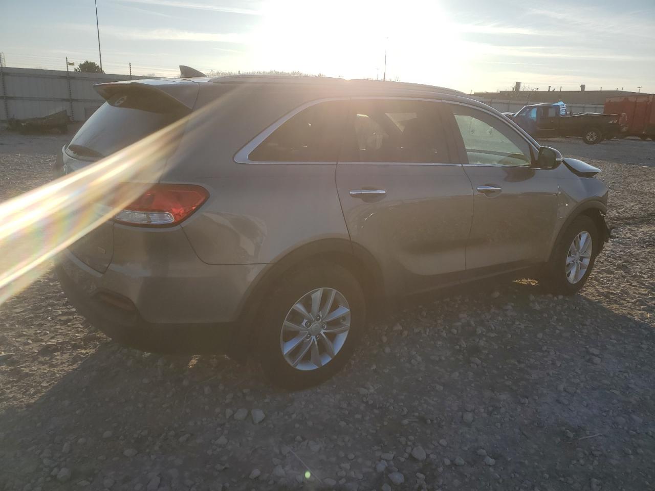 Image 3 of 2016 KIA SORENTO LX 2016 with VIN 5XYPG4A35GG058264