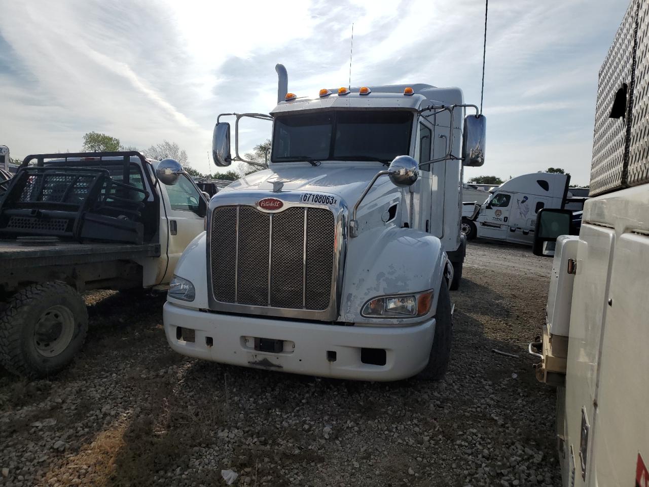 Obraz 2 z 2014 PETERBILT 384  2014 z VIN 1XPVDP9X2ED219110