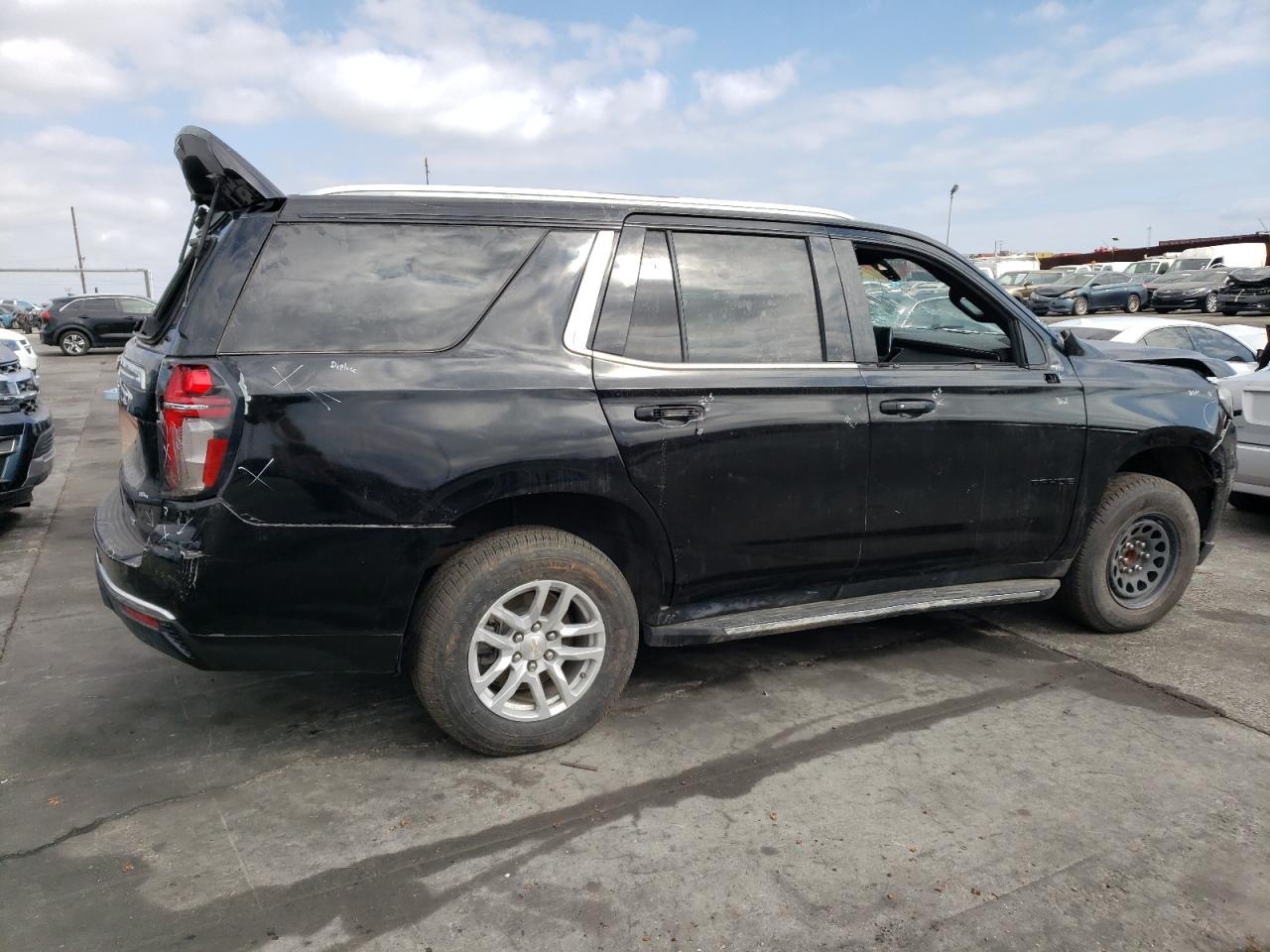 Obraz 3 z 2021 CHEVROLET TAHOE C1500 LT 2021 z VIN 1GNSCNKD7MR248686