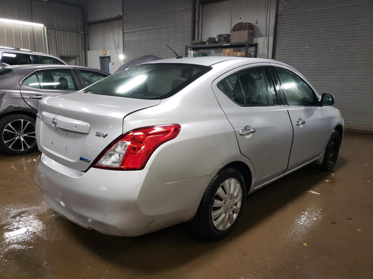 Obraz 3 z 2013 NISSAN VERSA S 2013 z VIN 3N1CN7AP0DL848944