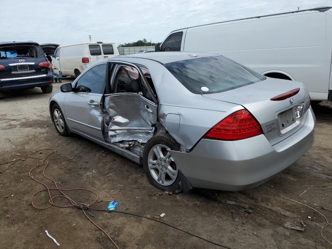 Image 2 of 2007 HONDA ACCORD EX 2007 with VIN 1HGCM56757A044181
