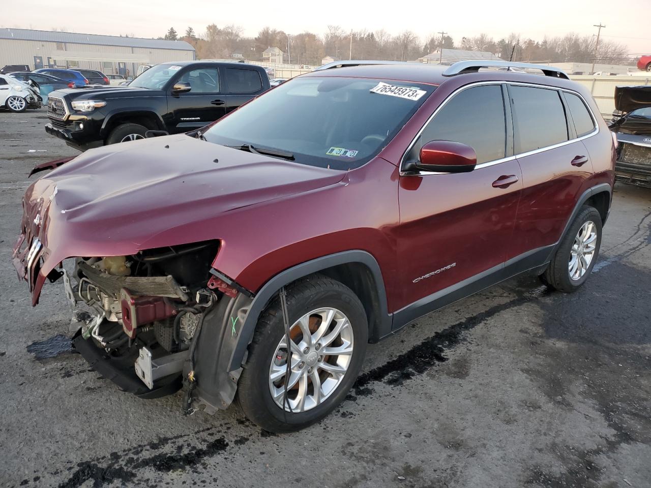 Изображение 1 2019 JEEP CHEROKEE LATITUDE 2019 с VIN 1C4PJLCB3KD164350