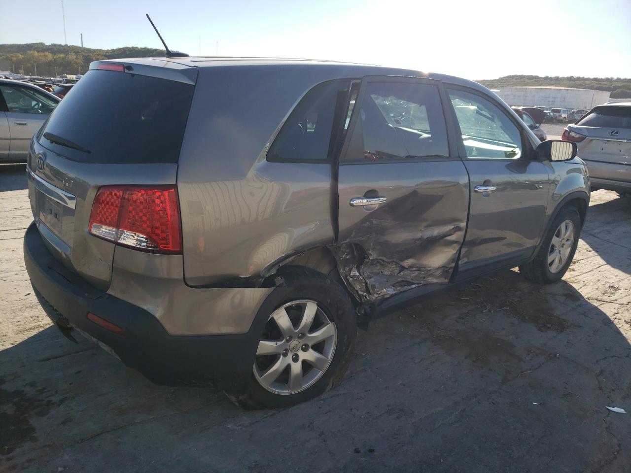 Изображение 3 2011 KIA SORENTO BASE 2011 с VIN 5XYKT3A15BG097623