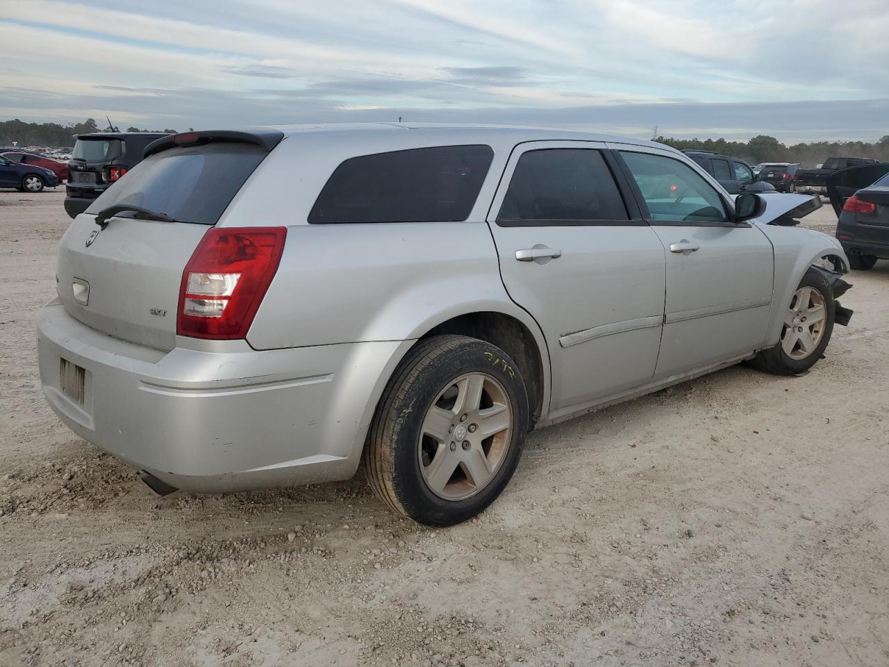 Image 3 of 2005 DODGE MAGNUM SXT 2005 with VIN 2D4FV48V65H618254