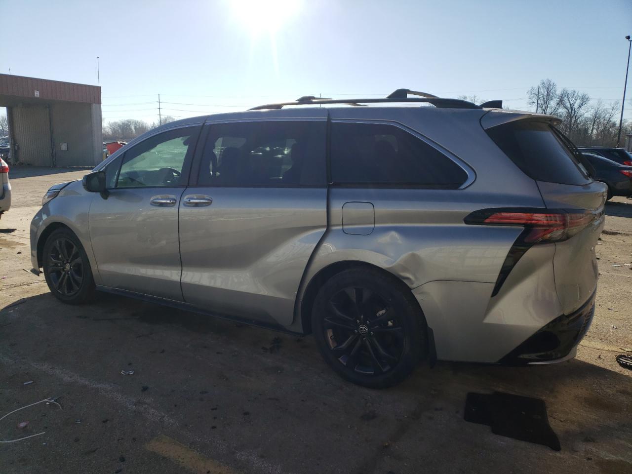 Image 2 of 2022 TOYOTA SIENNA XSE 2022 with VIN 5TDXRKECXNS132397