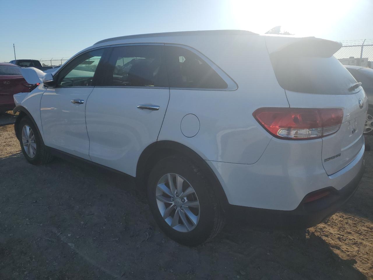Изображение 2 2016 KIA SORENTO LX 2016 с VIN 5XYPG4A5XGG011586
